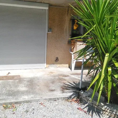Accueillant A Mauguio, 55 M² Avec Jardin Paisible
