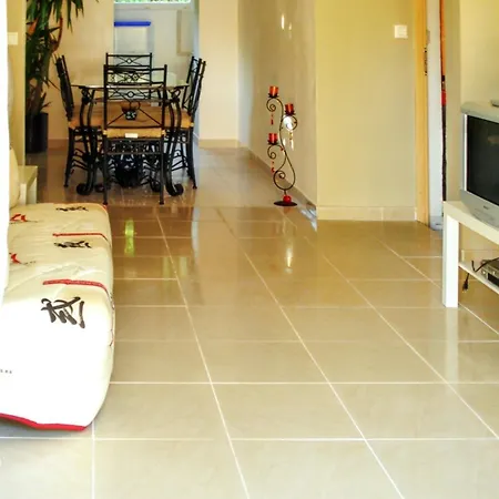 Accueillant A Mauguio, 55 M² Avec Jardin Paisible Apartman Mauguio